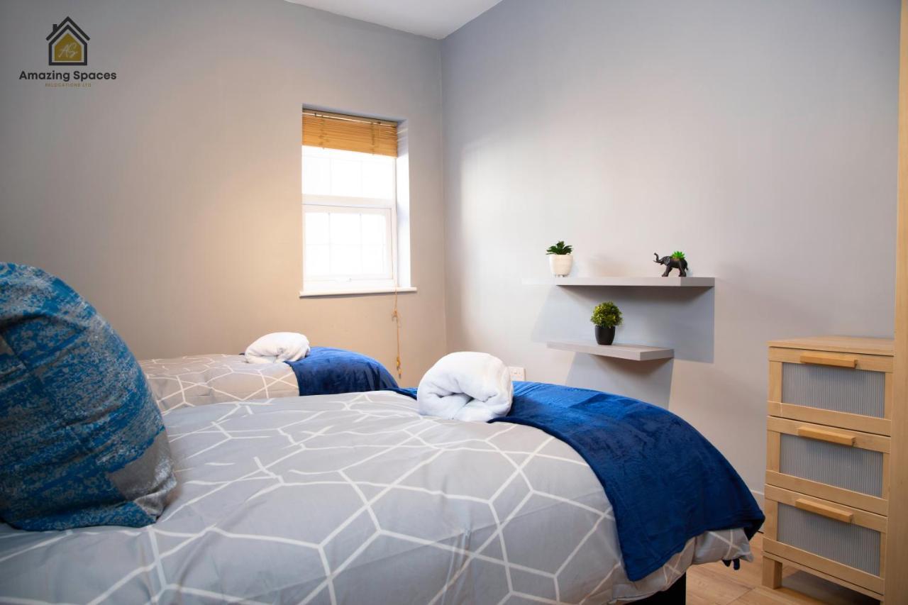 City Centre 2 Bed Flat Sleeps 3 For Work And Leisure With Free Wifi By Amazing Spaces Relocations Ltd Уоррингтон Экстерьер фото