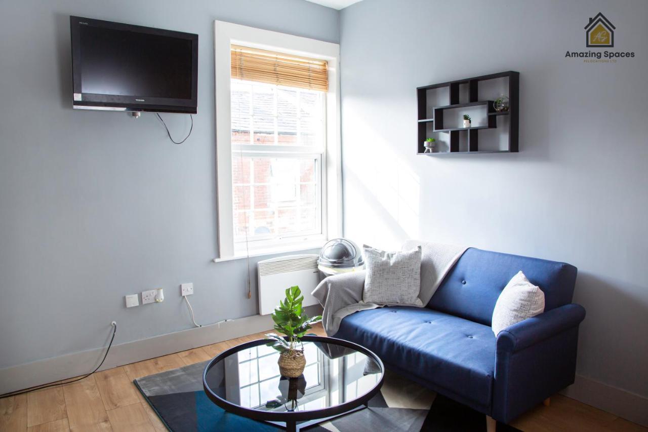 City Centre 2 Bed Flat Sleeps 3 For Work And Leisure With Free Wifi By Amazing Spaces Relocations Ltd Уоррингтон Экстерьер фото
