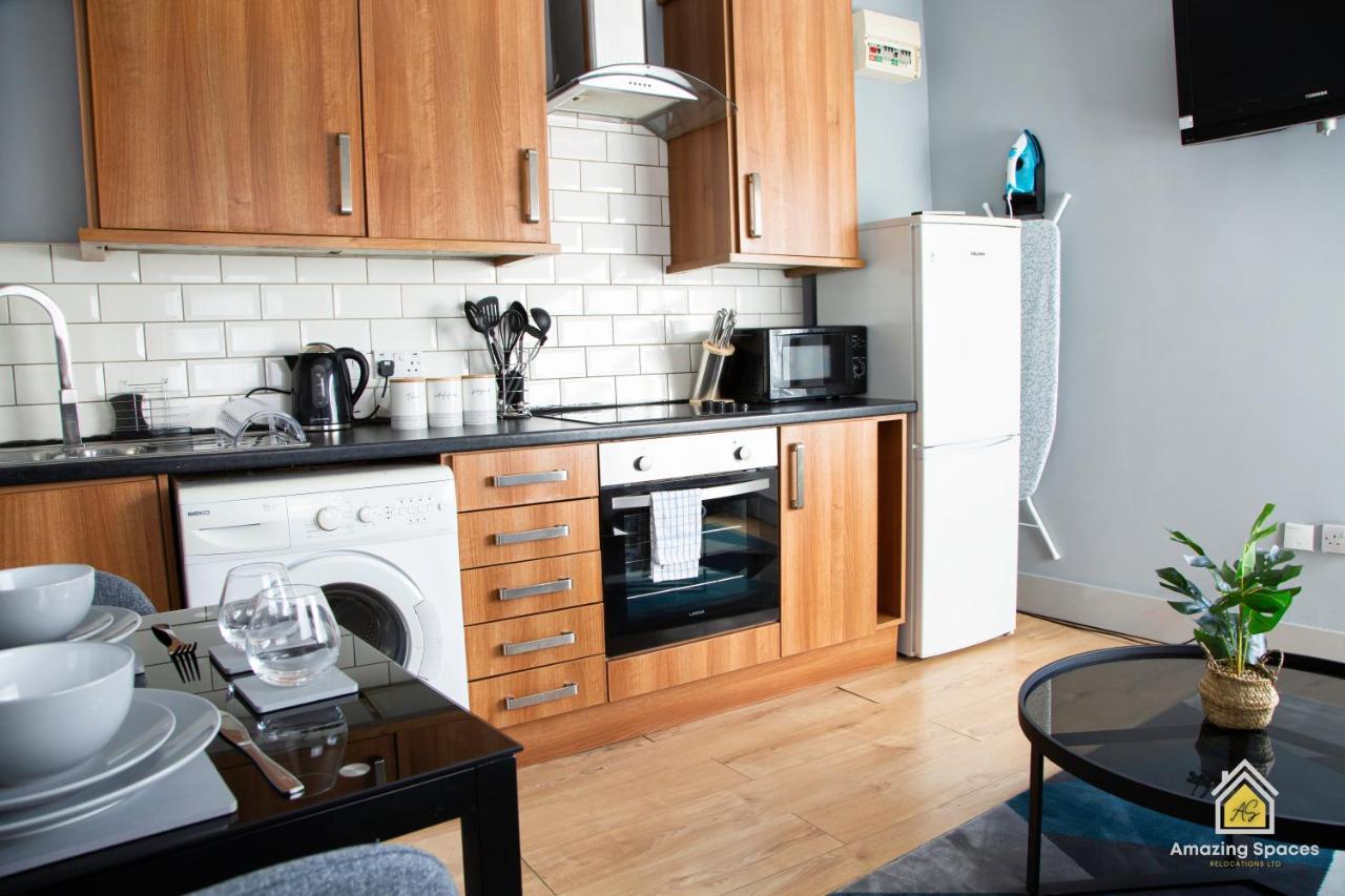 City Centre 2 Bed Flat Sleeps 3 For Work And Leisure With Free Wifi By Amazing Spaces Relocations Ltd Уоррингтон Экстерьер фото