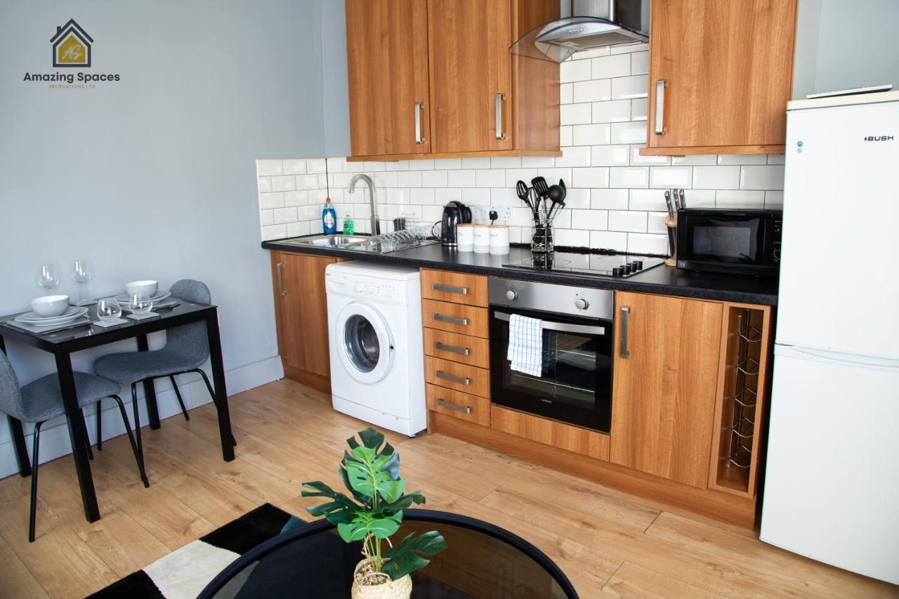 City Centre 2 Bed Flat Sleeps 3 For Work And Leisure With Free Wifi By Amazing Spaces Relocations Ltd Уоррингтон Экстерьер фото