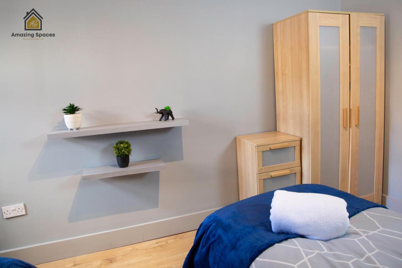 City Centre 2 Bed Flat Sleeps 3 For Work And Leisure With Free Wifi By Amazing Spaces Relocations Ltd Уоррингтон Экстерьер фото